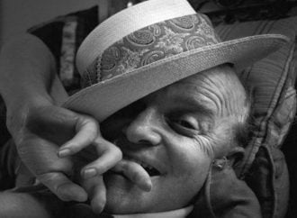 17 Photos Of Writers Wearing Gallant Hats